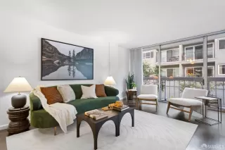 Photo #3: 426117093 Listing