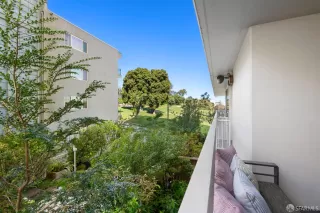 Photo #5: 426117093 Listing