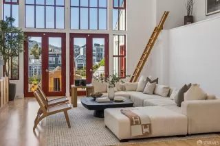 Photo #2: 426118005 Listing