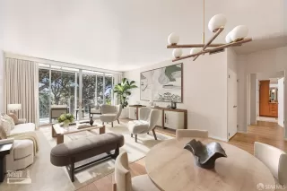 Photo #4: 426118047 Listing