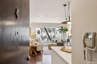 Photo #2: 426118573 Listing