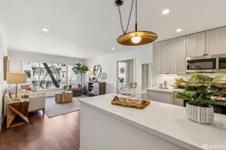 Photo #3: 426118573 Listing