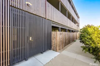 Photo #4: 426118790 Listing