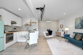 Photo #6: 426118790 Listing