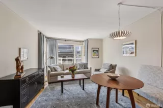 Photo #3: 426118804 Listing