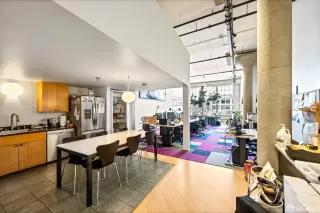 Photo #2: 426119105 Listing