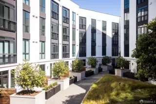 Photo #2: 426119352 Listing