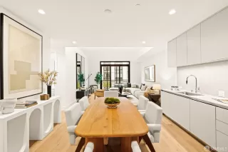 Photo #4: 426119352 Listing