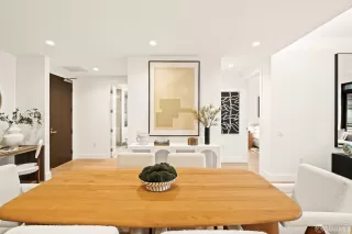 Photo #6: 426119352 Listing