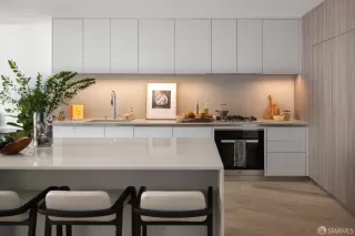 Photo #5: 426119359 Listing