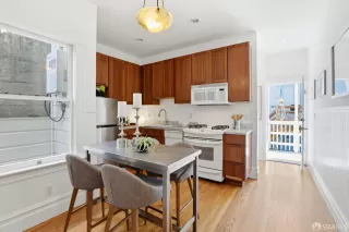 Photo #6: 426119377 Listing