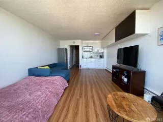 Photo #4: 426119462 Listing