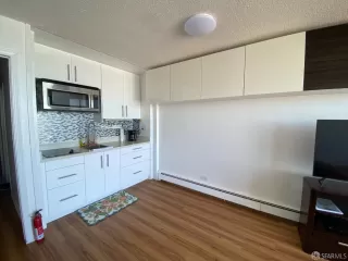 Photo #6: 426119462 Listing