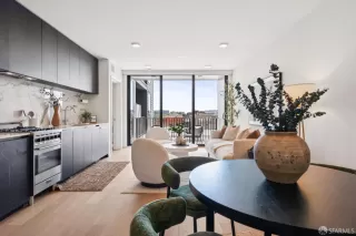 Photo #3: 426120244 Listing 