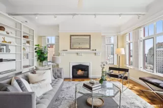 Photo #1: 426120848 Listing