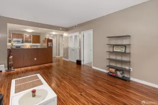 Photo #6: 426120858 Listing