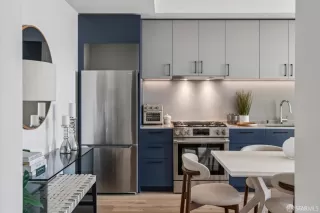 Photo #2: 426121174 Listing