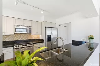 Photo #5: 426121568 Listing 