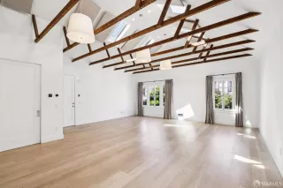 Photo #1: 426122327 Listing 