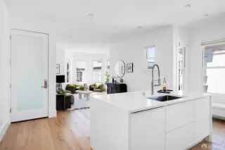 Photo #2: 426122485 Listing 