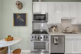 Photo #3: 426123056 Listing 