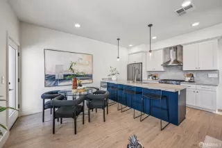 Photo #5: 426123667 Listing 