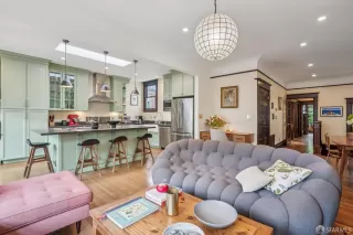 Photo #2: 426124358 Listing 