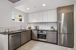 Photo #4: 426124573 Listing 