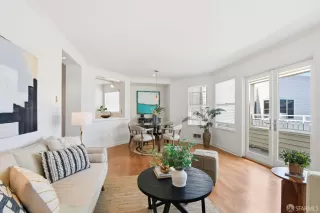 Photo #4: 426124735 Listing