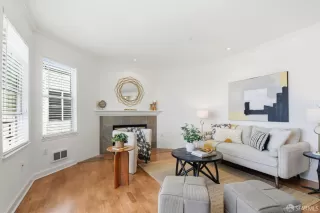 Photo #5: 426124735 Listing