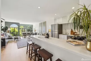 Photo #2: 426125077 Listing 