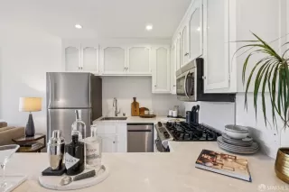 Photo #3: 426125077 Listing 