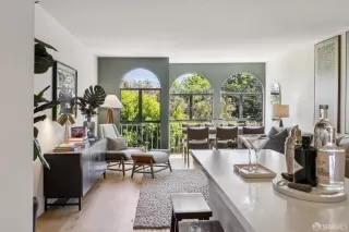 Photo #4: 426125077 Listing 