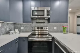 Photo #5: 426125402 Listing 