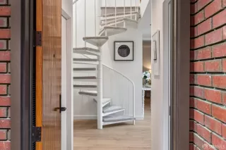 Photo #2: 426125489 Listing 