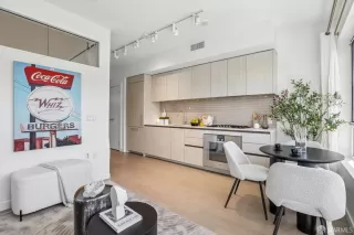 Photo #4: 426125754 Listing