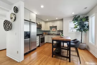 Photo #4: 426125780 Listing 