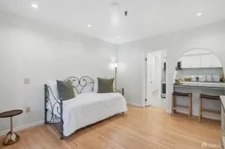 Photo #3: 426126362 Listing 