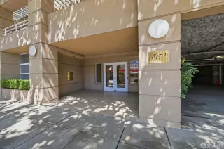 Photo #2: 426127543 Listing