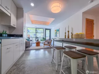 Photo #4: 426127846 Listing