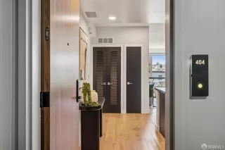 Photo #2: 426128137 Listing