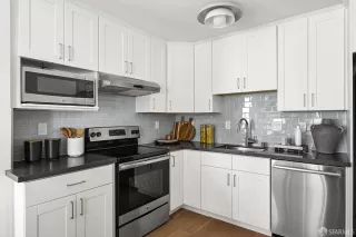 Photo #4: 426128398 Listing