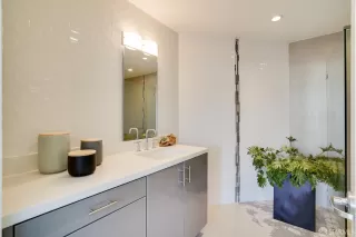 Photo #5: 426131803 Listing