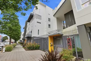 Photo #2: 426132268 Listing