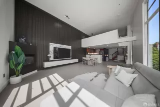 Photo #4: 426132770 Listing