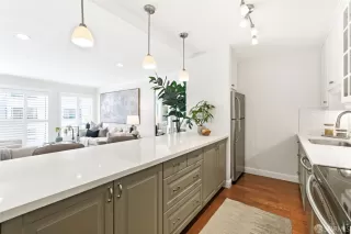 Photo #4: 426133329 Listing
