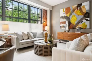 Photo #6: 426135052 Listing