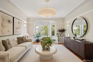 Photo #4: 426135208 Listing
