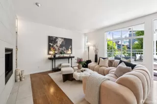 Photo #4: 426135531 Listing