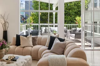 Photo #5: 426135531 Listing